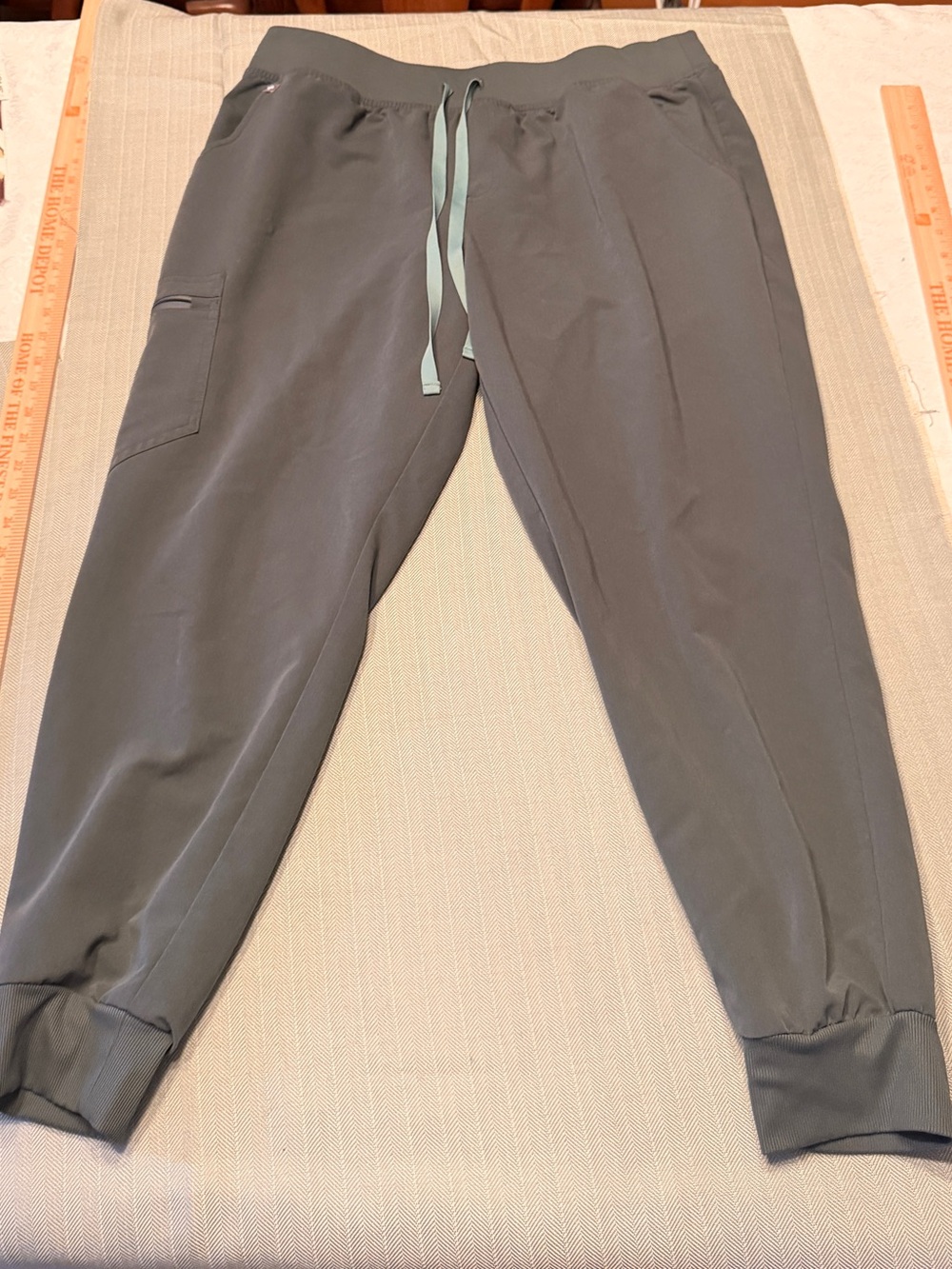 FIGS Women's Bonsai Zamora - Petite Jogger Scrub Pant™